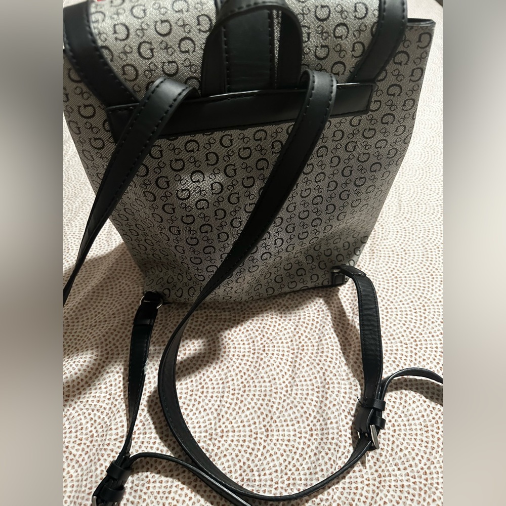 backpack guess